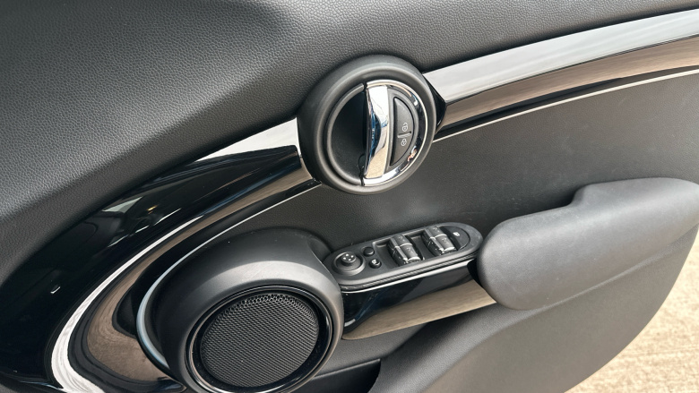 MINI Hatchback 1.5 Cooper Classic 5dr Auto Petrol Hatchback